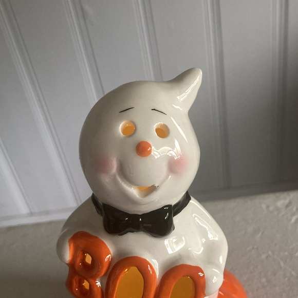 NWT- Adorable- LED Light Up- Ceramic BOO Ghost 👻 on a Pumpkin Decoration - Picture 6 of 17
